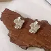 Pendientes Minimalistas Únicos y Sofisticados para Mujer, Pequeños Irregulares Simples de Moda Versátiles Flor Plegada