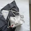 Bolso Pequeño Exquisito de Alta Apariencia de Moda para Mujer Modelo Nuevo 2026 Tela de Parches Estilo Nacional Bolso Cubo de Hombro Bolso Cruzado de Nicho