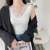 Top de encaje dulce con cuello en V y tirantes anchos para mujer, nuevo versátil de verano, sin mangas, ajustado, camiseta interior