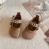 Zapatos Mary Jane de cuero trenzados huecos dulces para bebés, nuevo modelo 2026, zapatos de princesa poco profundos de una sola pieza para niñas con lazo y perlas