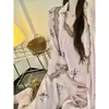 Elegante y dulce conjunto de pijama de seda helada con encaje empalmado para mujer, estilo otoño con copas en el pecho, camisola y cárdigan, conjunto de tres piezas para casa