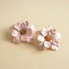 Pendientes de borla de flor de concha blanca transfronterizos europeos y americanos con perlas, pendientes de estilo de corte francés, pendientes ligeros y lujosos con un toque de alta gama
