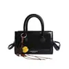 Bolso de Mano Pequeño Retro Otoñal para Mujer 2025 Otoño e Invierno Nuevo Bolso de Hombro Casual de Moda Bolso de Nicho