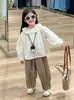 Otoño 2024 nueva ropa infantil coreana para niñas camisa de muñeca con borde de encaje camisa pantalones bombachos plisados vintage