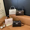 Nova Bolsa de Ombro de Design de Nicho Coreana 2025 Nova Moda Feminina Casual Elegante Bolsa de Ombro Transversal de Alto Padrão