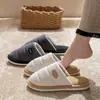 Pantuflas de felpa de invierno para hombre, nuevo estilo 2026, antideslizantes para interiores, cálidas y de algodón con forro polar para hombre