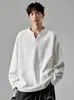 Sudadera con capucha de camiseta de manga larga con cuello en V pequeño y textura otoñal retro americana para hombre, capa base simple y holgada de color liso