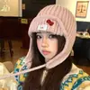 Gorro de tricô rosa estilo coreano para mulheres, perfeito para outono e inverno, mantém você aquecida, protege suas orelhas, faz seu rosto parecer menor e é um gorro de tricô versátil
