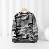 Roupas Infantis Estilo Coreano Outono Novo Modelo Moletom Infantil Manga Longa Moda Meninos Estampa Camuflada Camiseta Básica Meninos Atacado