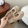 Zapatos de tacón grueso retro estilo francés de punta baja para mujer, nuevo modelo verano 2026, adecuados para combinar con faldas, zapatos Mary Jane de alta gama con suela blanda para aumentar la altura