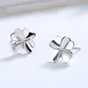 Pendientes de trébol de cuatro hojas de plata de ley 925 para mujer coreanos simples personalidad pendientes lisos flor pendientes pequeños pendientes de plata venta al por mayor