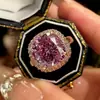 2026 Zhuang Shengsheng Joias Cobre Banhado a Ouro Moda Vintage Imitação Corindo Vermelho Anel Quadrado Aberto 12*12