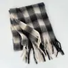 Bufanda a cuadros degradados bestseller transfronteriza para mujer, calentador de cuello engrosado para otoño e invierno, chal grande, doble uso, disponible directamente de fábrica, pedidos personalizados disponibles