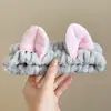 Linda diadema de felpa de dibujos animados para mujer, especialmente diseñada para lavarse la cara y aplicar mascarillas faciales, diadema de corona alta, lista para fotos, crea una atmósfera elegante