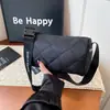 2026 Nuevo Bolso de Hombro Único Acolchado de Diamantes Versátil Moderno Deportivo Bolso Cruzado Alta Estética Simple Casual Bolso Almohada Mujer