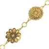 Moda Europea y Americana Cadena de Cintura Metálica Versátil para Mujer, Cinturón Vintage Grabado Flor de Pino con Incrustaciones de Piedra, Estilo Étnico Repujado