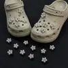 Nuevas flores doradas rosadas y plateadas para zuecos de lujo, accesorios de moda DIY de alta gama, decoraciones de hebillas de zapato desmontables