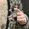 Reloj de Mujer Pequeño con Esfera Completa de Diamantes en Forma de Barril, Moderno, Ligero, Lujoso, Exquisito, Compacto, Resistente al Agua con Incrustaciones de Diamantes, Correa de Acero, Reloj de Cuarzo