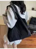 Bolsa tote bordada com letras estilo coreano feminina nova de grande capacidade leve em tecido de nylon bolsa de mão casual para ombro e transversal