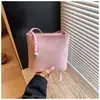 Bolso de terciopelo mate modelo 2026 tipo cubo, bolso de hombro vintage de alta gama, bolso cruzado pequeño versátil y moderno para el día a día