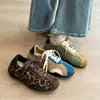 Zapatillas casuales versátiles, talla pequeña, estilo Forrest Gump, zapatos individuales, colección de otoño, con cordones, 2026, estampado de leopardo, con tacón oculto, estilo de entrenamiento alemán, para mujer