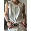Camiseta sin mangas ajustada para el verano 2026 que realza los músculos, estilo americano, top de tirantes acanalado para fitness, sudadera deportiva para hombre
