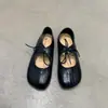 Sapatos Mary Jane retrô com bico dividido falso para mulheres, novos sapatos baixos de balé com cadarço estilo coreano 2026, sapatos de vovó baixos