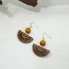 Aguja de Plata Estilo Chino Retro Hueco Marrón Pendientes de Abanico Femeninos Estilo Étnico Sentido de Diseño de Nicho Gancho de Madera para Oreja