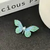 Broche de Mariposa de Esmalte Degradado Retro, Broche Femenino de Insecto con Perlas, Accesorio de Pin de Nicho Inspirado en el Diseño