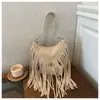 Bolso de Borlas de Gran Capacidad Transfronterizo para Mujer 2026 Otoño Nuevo Estilo Bolso de Hombro Único Retro a la Moda Bolso de Remaches de Alto Valor