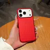 Adecuado para iPhone 17 Pro Max, funda de teléfono con pintura metálica corrugada, funda rígida anti-caídas rayada Apple 16 con botones metálicos