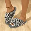Pantuflas de estampado de leopardo para mujer, otoño e invierno, para interior, antideslizantes, cruzadas, de algodón, pantuflas de felpa, transpirables, ligeras
