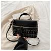 2025 Nuevo Bolso Retro de Hombro Cruzado para Mujer Bolso Elegante con Combinación de Colores Bolso Caja Rígido de Moda Bolso Cuadrado Pequeño de Mano