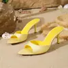 Sandálias verdes de salto alto de verão, moda europeia e americana de luxo leve, bico fino e salto agulha, tamancos elegantes de cetim com salto alto