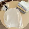 Novos estilos de outono e inverno: suéteres doces com acabamento em renda para meninas, peças básicas para bebês, blusas de tricô de manga comprida em cores de doce