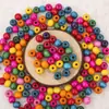 Cuentas de madera de colores, cuentas sueltas para cestas de flores tejidas a mano y mochilas, cuentas sueltas de madera para cortinas de puerta y postes de flores DIY, cuentas de colores con agujero grande