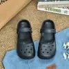 Zuecos Antideslizantes con Punta Cerrada Sandalias de Playa 2026 Modelo Nuevo Zuecos para Mujer Verano Exterior Moda Versátil Mayoreo