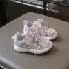 Otoño 2026 Nuevo Estilo Coreano de Moda Versátiles de Malla Suela Suave Antideslizantes de Velcro Tenis para Niños y Niñas