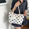 2026 Novo Modelo Estilo Relaxado Grande Capacidade Feminina Leve Versátil para o Dia a Dia Bolsa de Ombro Poá Color Block Moda Bolsa Tote