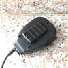 Accesorios para walkie-talkie Baofeng con micrófono de mano ligero, micrófono de hombro con luz indicadora, clip trasero opcional, adecuado para UV5R/82
