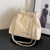 Bolso de cadena Lingge para mujer, nuevo diseño de nicho, bolso de hombro de verano de alta gama, popular en Internet, bolso de cubo, 2023