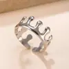 Anillo Popular de Acero Inoxidable Resistente al Desgaste Simple Moderno Diseño de Línea de Presión de Aceite Corona de Anillo Anillo para Dedo Fabricante