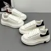 Zapatillas Versátiles de Plataforma con Suela Gruesa y Aumento de Altura de Nuevo Estilo para Primavera y Otoño 2025, Versión Coreana, Estilo de Celebridad de Internet, Zapatos Blancos para Mujer