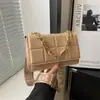 La popular bolsa cuadrada pequeña para mujer con cadena de este año 2024 nueva bolsa cruzada casual simple bolso de hombro de moda para mujer