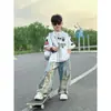 Conjunto Veraniego Moderno y Fresco para Niños, Nuevo Estilo 2025 para Niños Mayores, Camiseta Suelta Elegante Estampada con Jeans Bordados