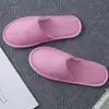 Pantuflas de lino al por mayor del fabricante, pantuflas de interior para primavera y otoño, pantuflas cómodas y antideslizantes para uso en el hogar, adecuadas tanto para hombres como para mujeres