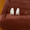 Aretes asimétricos de lunares con doble capa y goteo de aceite, simples y elegantes, versátiles para el uso diario, lujo ligero con un toque de alta gama, aretes al por mayor