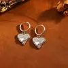 Brincos Europeus em Forma de Coração com Strass para Mulheres Luxo Leve Versátil com Pingente de Cobre Haste de Orelha Haste de Orelha
