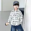 Camisas para niños para primavera y otoño 2026, estilo nuevo, tops casuales de manga larga para niños, camisas modernas y elegantes para niños pequeños en otoño