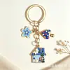 Llavero de hongo estilo cuento de hadas transfronterizo Temu, lindo colgante de aleación de casita con flor y aceite, decoración para bolso